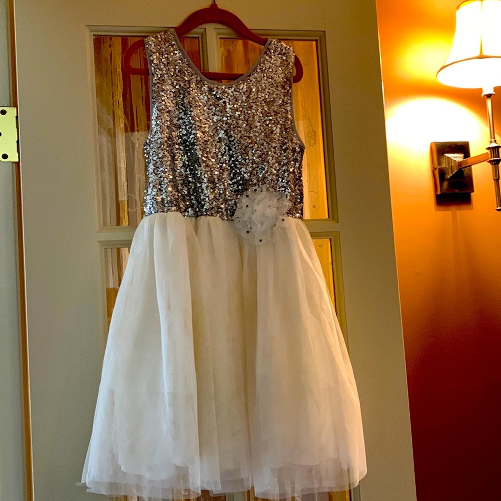 Sparkly silver and ivory dress, size 7/8-medium